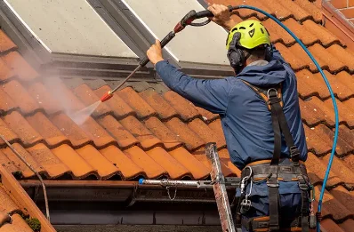 Démoussage et hydrofuge de toiture à Incourt